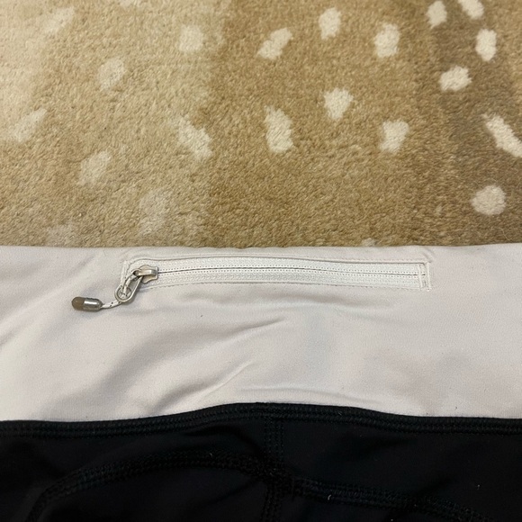 Lululemon Athletica Run: Mod Moves Crop in Black / White women’s size 8 - Picture 13 of 14